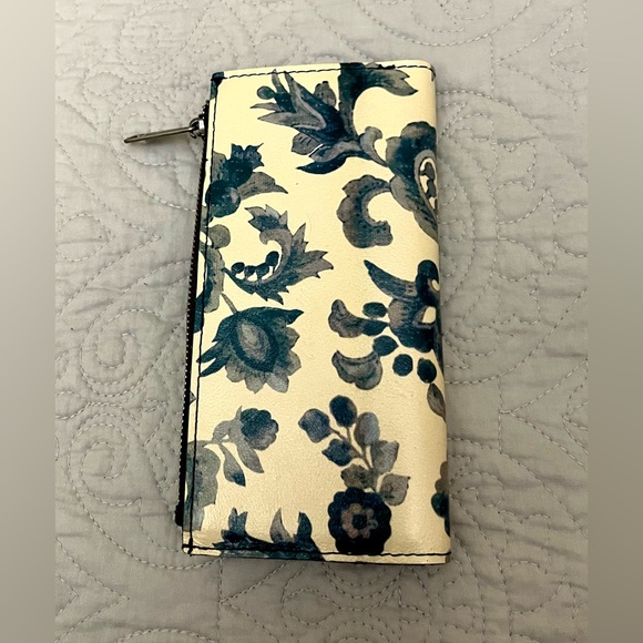 PATRICIA NASH NAZARI Blue & Cream Paisley Print leather wallet NWOT - Picture 2 of 5